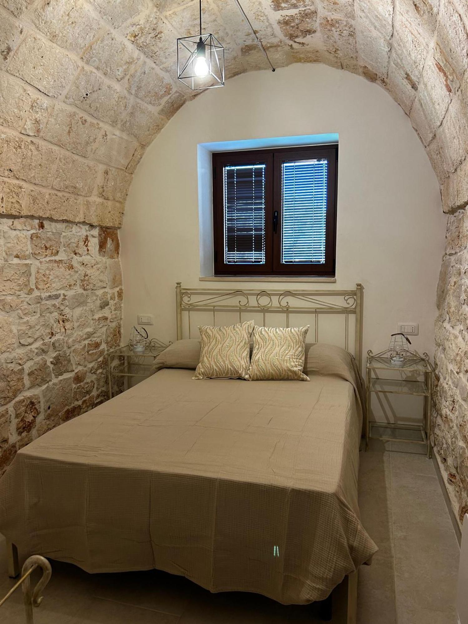 Il Trullo Di Bina Bed & Breakfast Pezze Di Greco Exterior photo