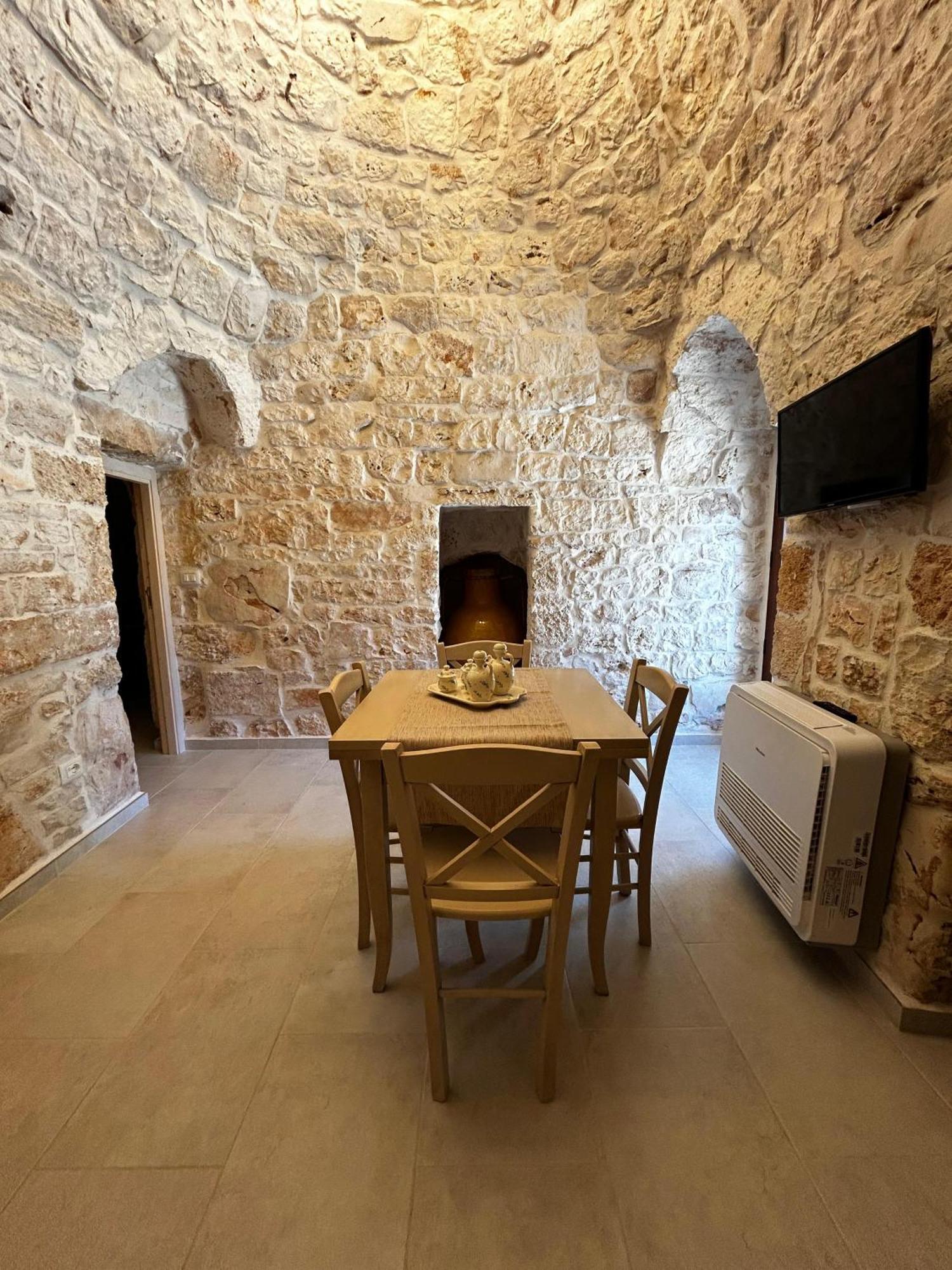 Il Trullo Di Bina Bed & Breakfast Pezze Di Greco Exterior photo
