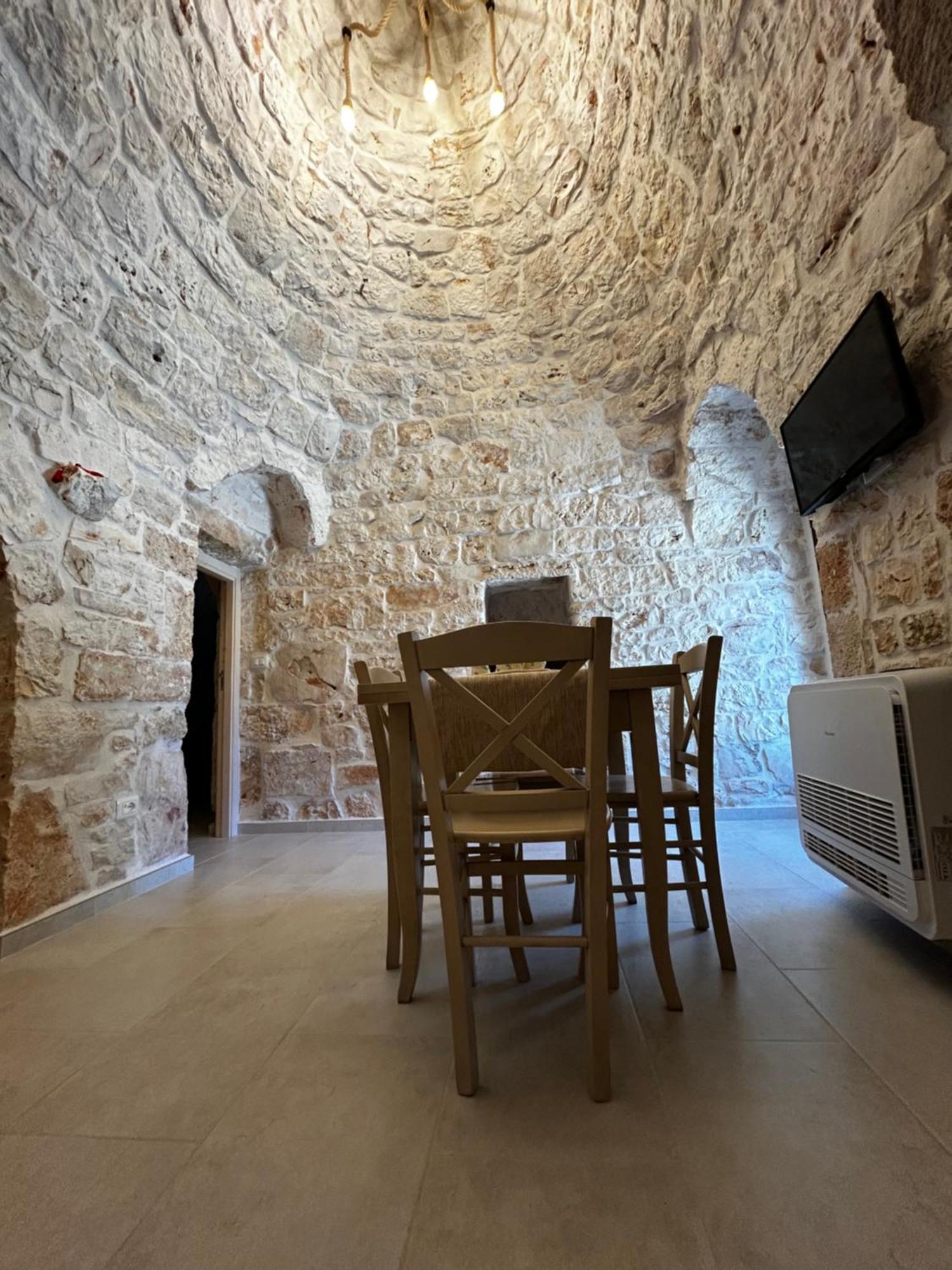 Il Trullo Di Bina Bed & Breakfast Pezze Di Greco Exterior photo