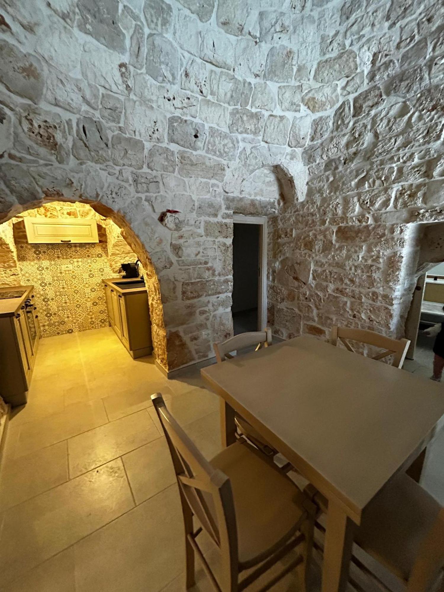 Il Trullo Di Bina Bed & Breakfast Pezze Di Greco Exterior photo