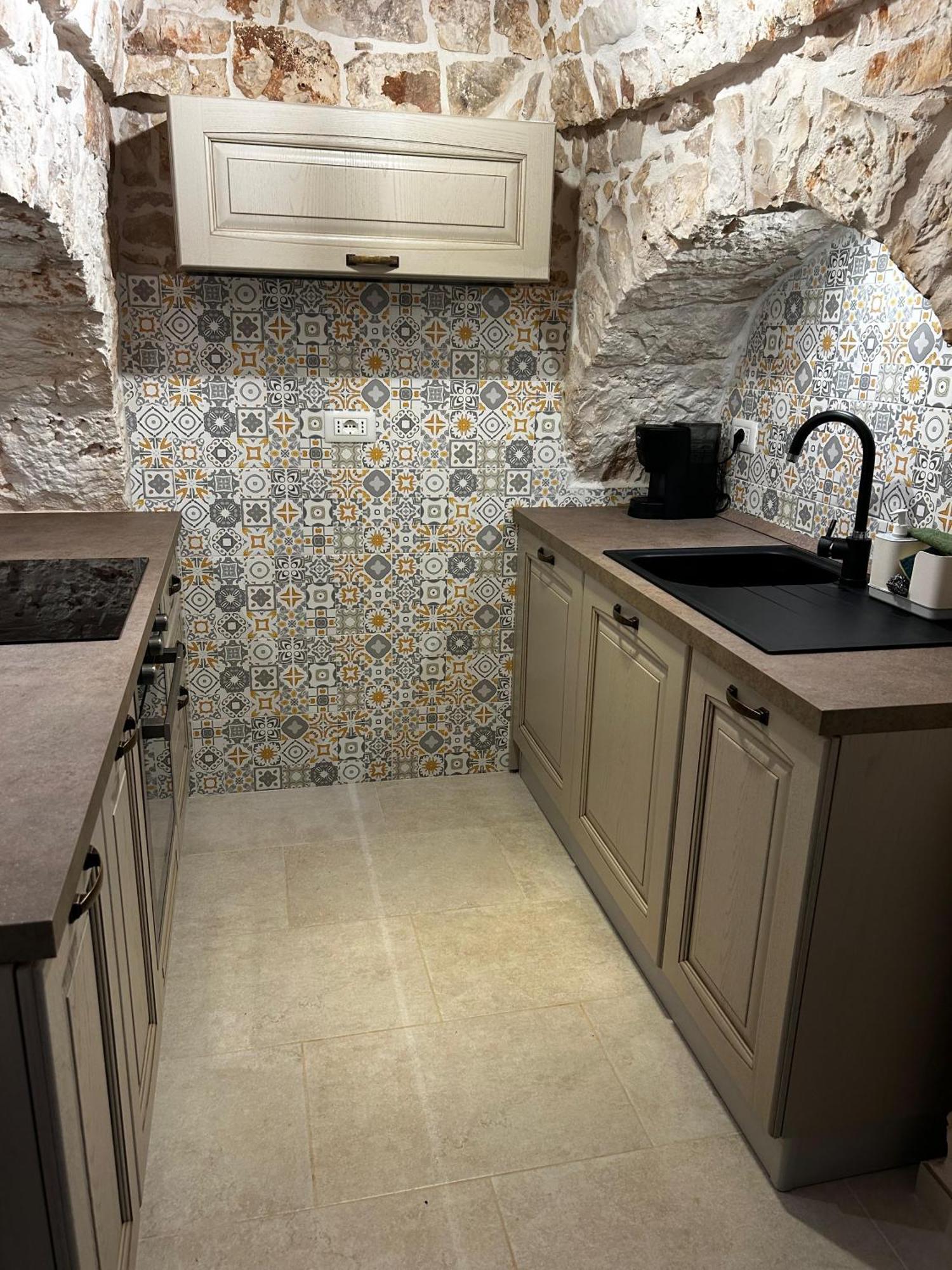 Il Trullo Di Bina Bed & Breakfast Pezze Di Greco Exterior photo